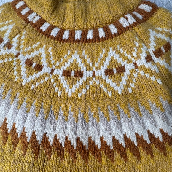 American Eagle Outfitters Yellow Geometric Sweater - Picture 2 of 7